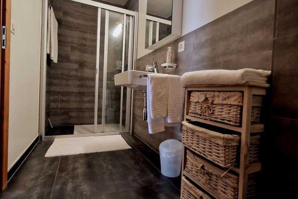 Superbe Appartement Champex-Lac Avec Piscine Et Sauna Esterno foto